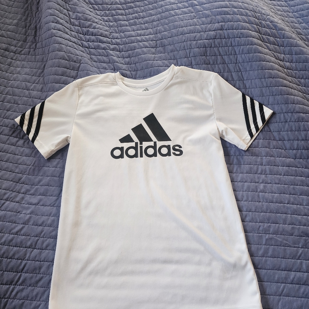 Kids M 10/12 Adidas Aeroready shirt.